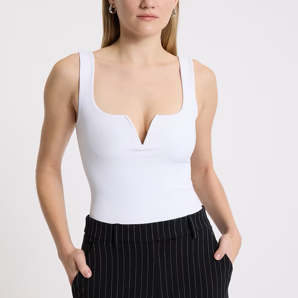 NWT Express Body Contour High Compression V-Wire Sleeveless Bodysuit, Medium